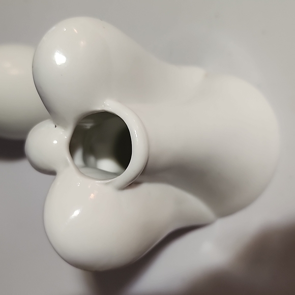 ASSORTMENT OF WHITE CERAMICS. - Picture 10 of 13